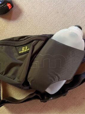 Amphipod Profile Lite 20 Bottle
Waist Pack with Jett-Lock